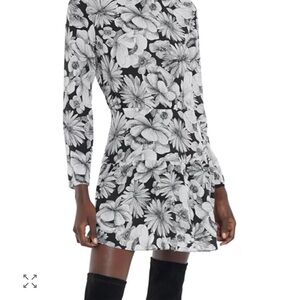 Chic Long Sleeve Floral Dress in Black and White